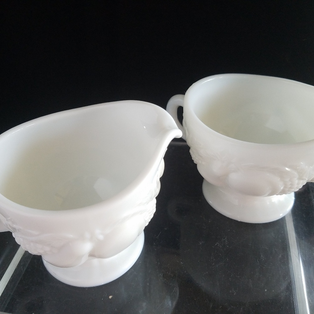 Vtg Milk Glass Creamer Sugar Set
